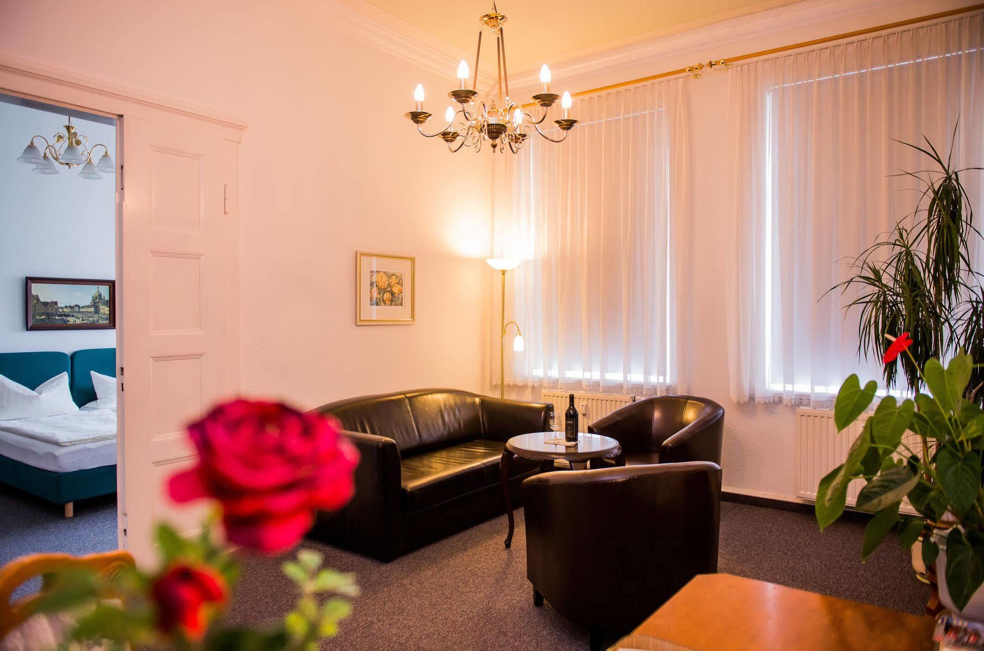 Apartmenthaus Stadt Metz ドレスデン エクステリア 写真