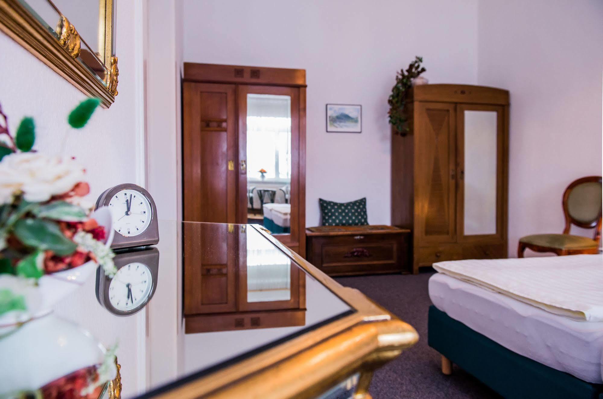 Apartmenthaus Stadt Metz ドレスデン エクステリア 写真